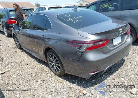 2022 Toyota Camry Se z USA, uszkodzony, nr VIN 4T1G11AK6NU009783